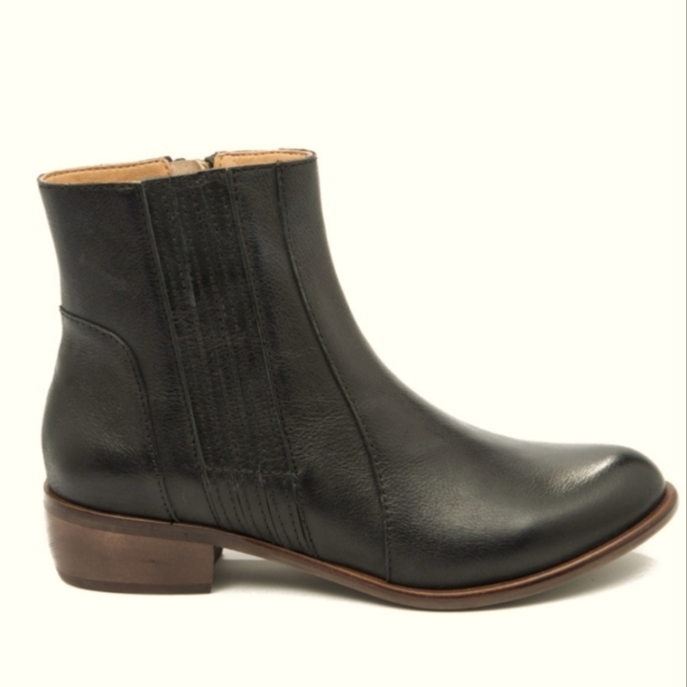 LATIGO for Anthropologie "Lanna" Brown Leather Ankle Boots! Size 8